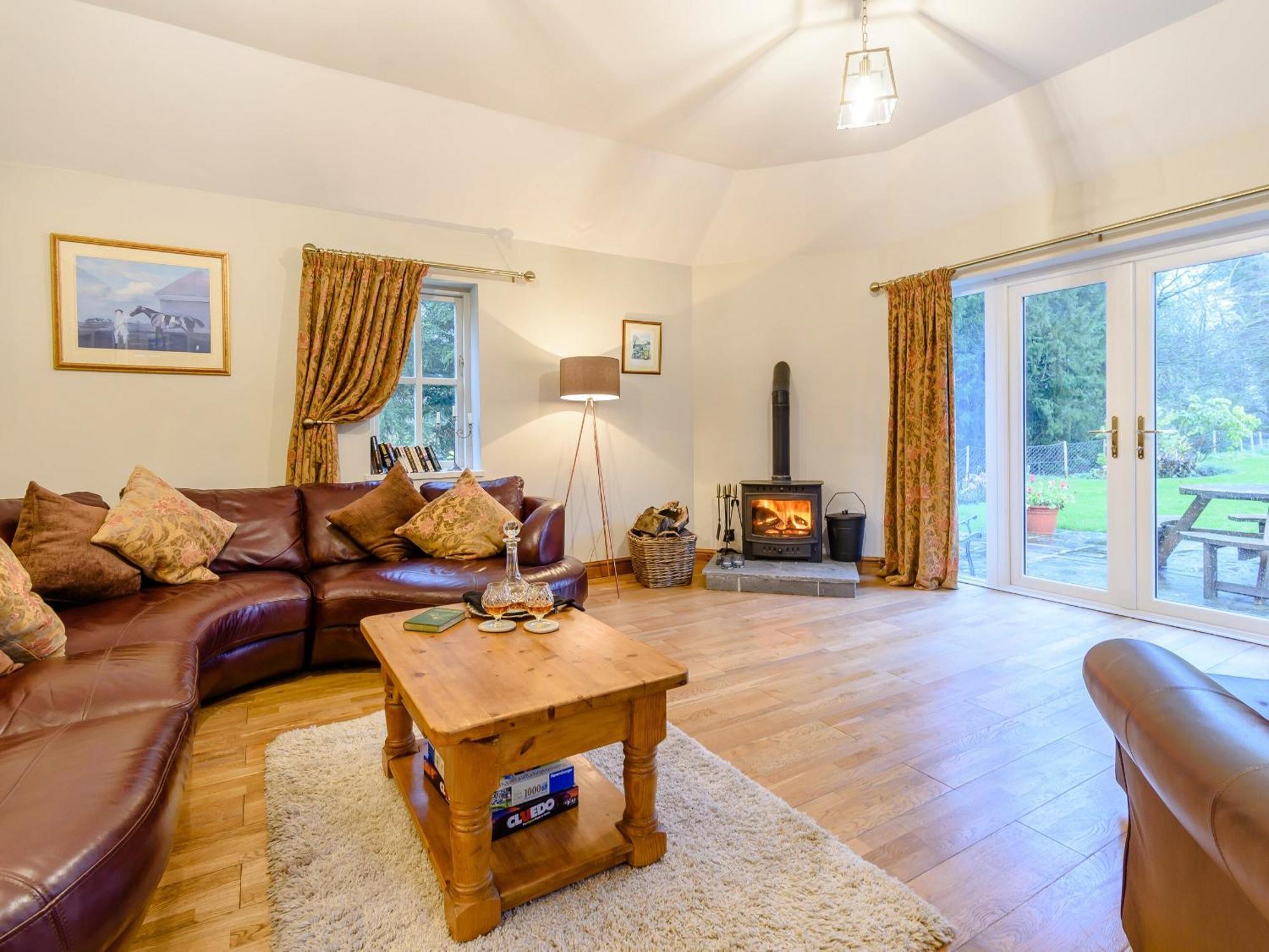 Forge Gardens Villa Торнтън Дейл Екстериор снимка